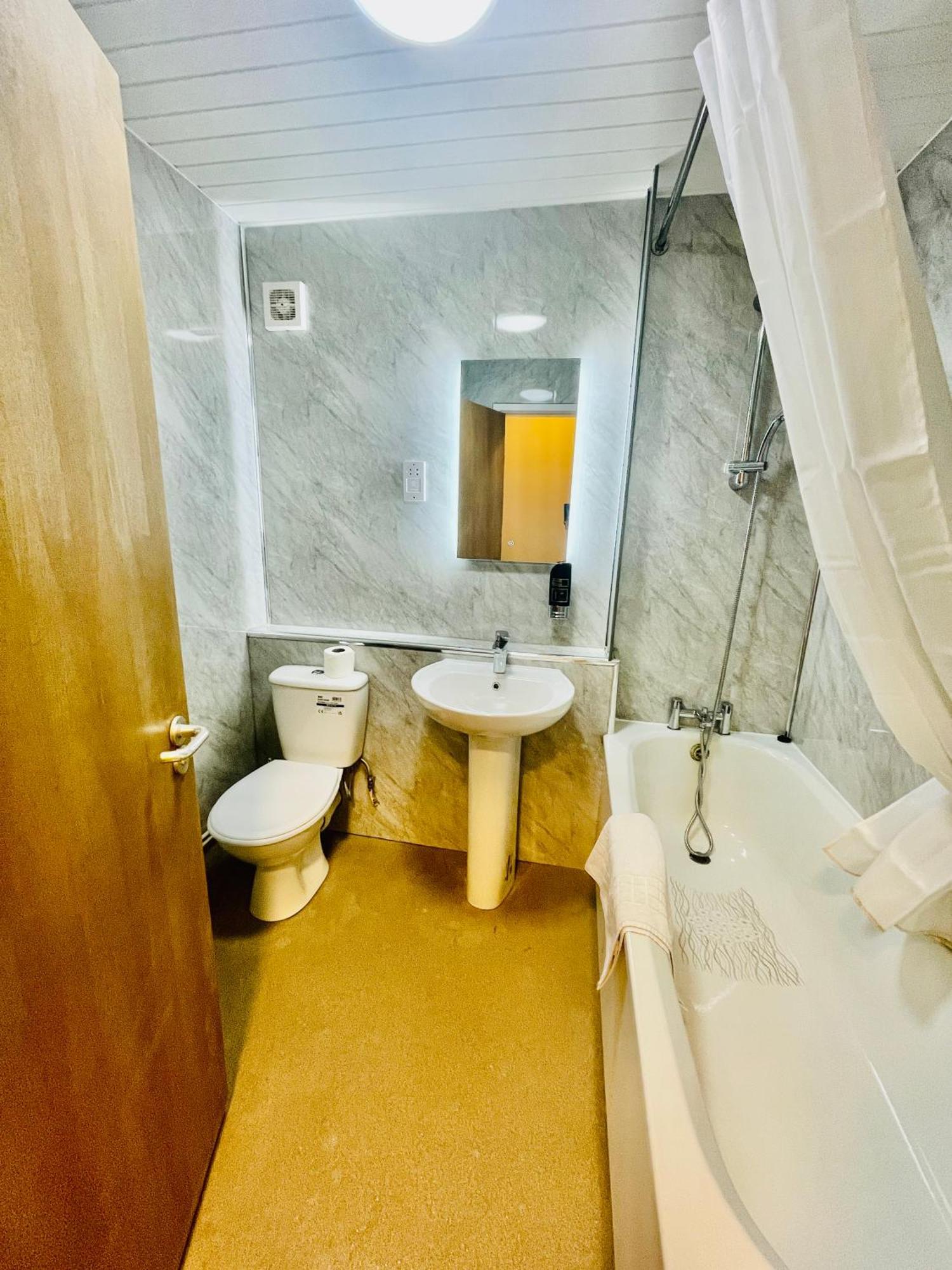 Hylands Hotel Coventry Bagian luar foto