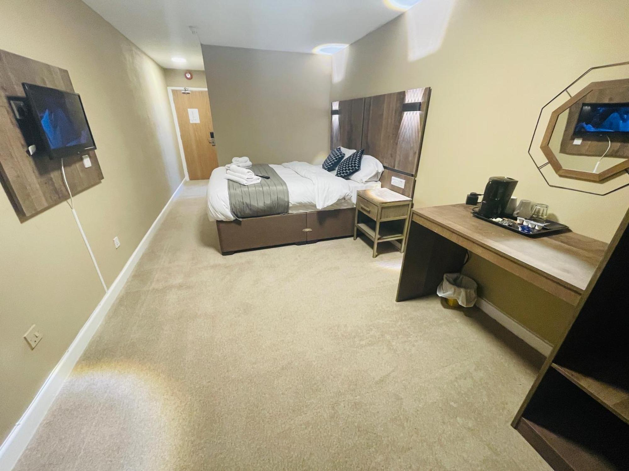 Hylands Hotel Coventry Bagian luar foto